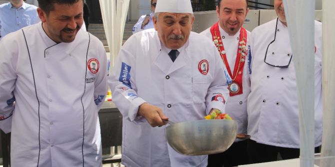 Başkan Yılmaz, Uluslararası Mutfak Günlerinde Hünerlerini Sergiledi