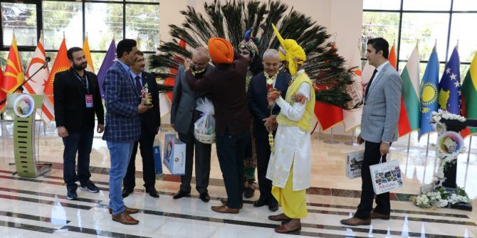 Mesir Festivaline Katılan Ülkelere Hediye Töreni