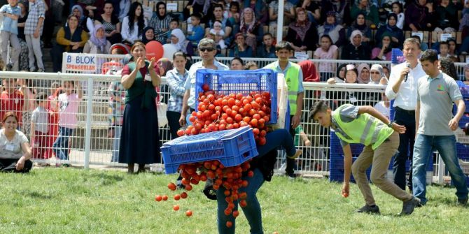 Kadınlar Kıyasıya Yarıştı