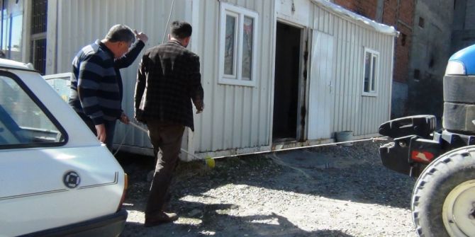 Erciş’te Yavru Köpek Kurtarma Operasyonu