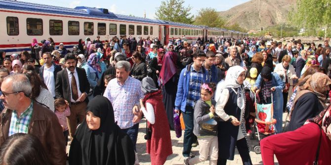 Elazığ’da Trenle Tarihe Nostaljik Yolculuk