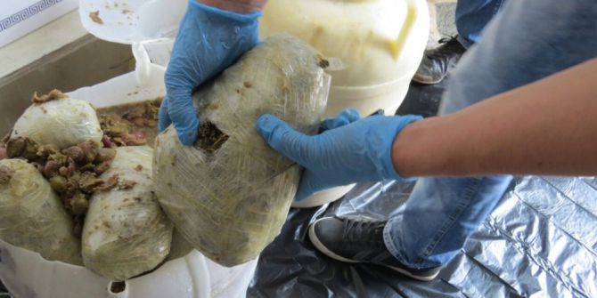 Peynir Ve Zeytin Bidonlarından Uyuşturucu Çıktı