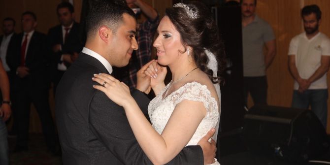 Adalet Bakanı Bekir Bozdağ Bolu’da Düğün Törenine Katıldı