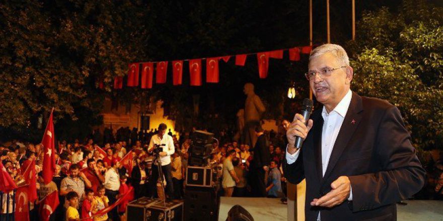 Volkan Bozkır Kağıthanelilerle Demokrasi Nöbetinde