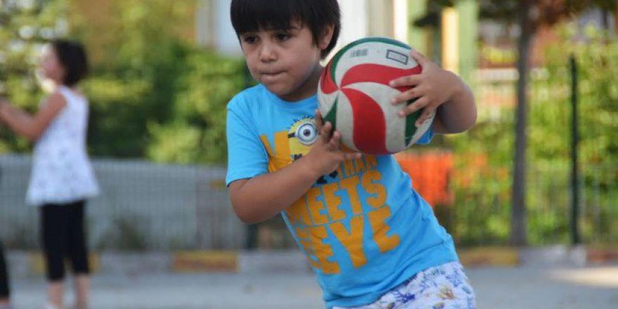 Çocuklar Yaz Spor Okulunun Keyfini Çıkarıyor