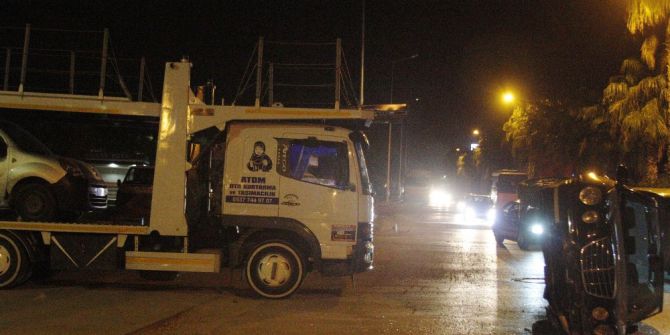 Antalya’da Akıl Almaz Kaza: Minibüsün Üzerine Otomobil Düştü