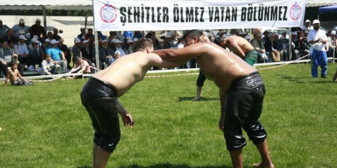 Bursa’da Düzenlenen Yağlı Güreşler Nefes Kesti