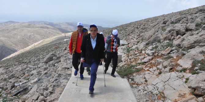 Engelliler Nemrut Dağına Zorlu Tırmanış Gerçekleştirdi