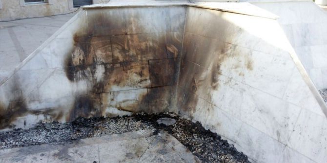 Arif Nihat Asya’nın Büstü Önünde Isınmak İçin Ateş Yakmışlar