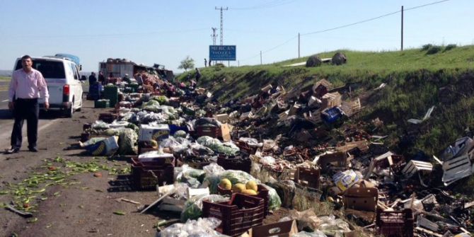 Şanlıurfa’da Sebze Yüklü Tır Devrildi