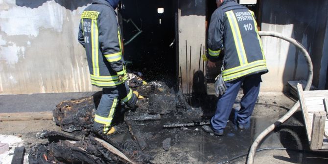 Binanın Odunluğunda Yangın Çıktı