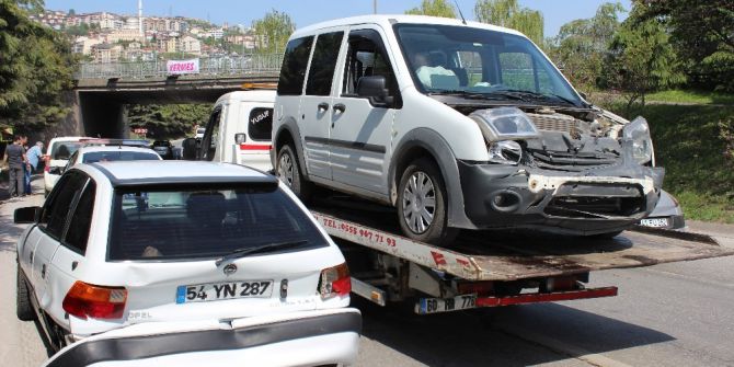 Kocaeli’de 4 Araç Birbirine Girdi
