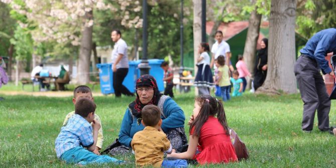 Sıcak Havayı Fırsat Bilen Gaziantepliler Parklara Koştu