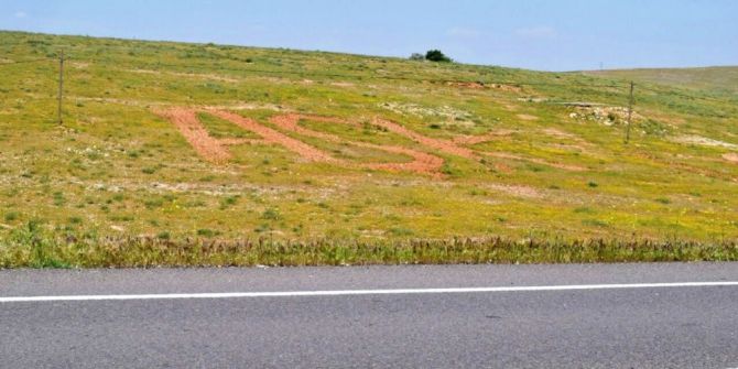 Traktörle Tarlaya 30 Metrelik Aşk Yazıp Yanına Kalp Çizdi