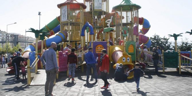 Güneşli Havayı Görenler Sahile Akın Etti