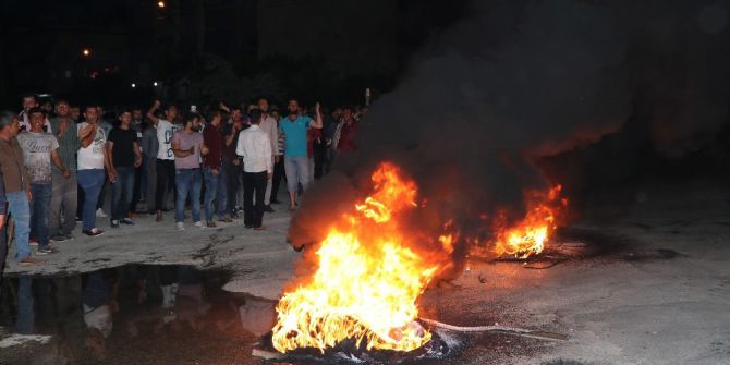 Mahalleli Yolu Kapatıp Lastik Yaktı