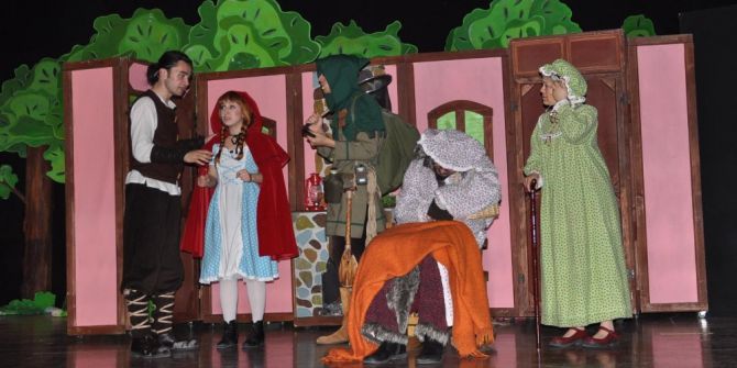 "Kırmızı Başlıklı Kız" Adana’da