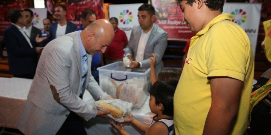 Kocasinan Meclis Üyeleri Kol Kola Demokrasi Nöbetinde