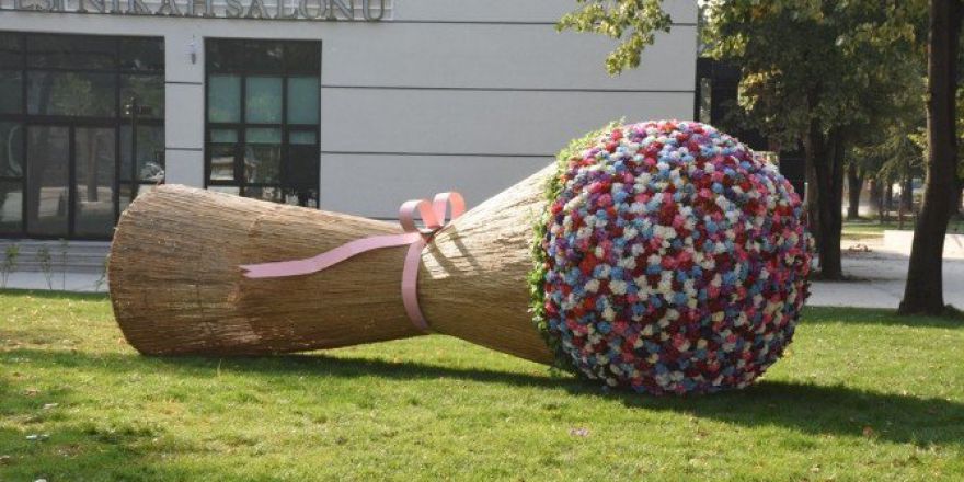 Düzce’de Evlenecek Çiftler, Dev Çiçek Buketi İle Karşılanacak