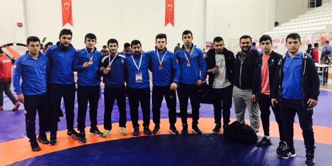 Bayburt Üniversitesi Minderin Tozunu Attırdı