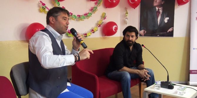 Öğrencilerden Kırmızı Sedir Söyleşilerine Yoğun İlgi