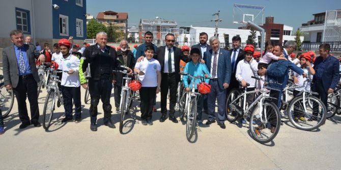 İzmit Belediyesi Bisiklet Dağıtmaya Devam Ediyor