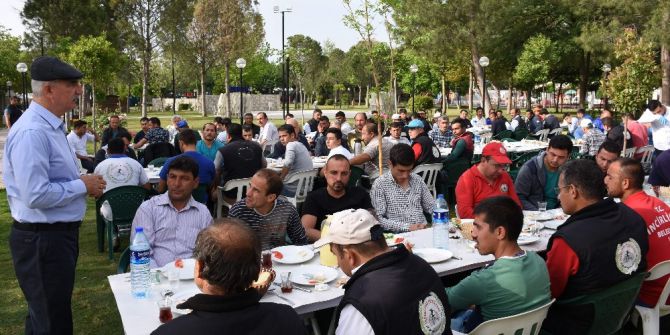 Başkan Kale 1 Mayıs’ı İşçilerle Birlikte Kutladı