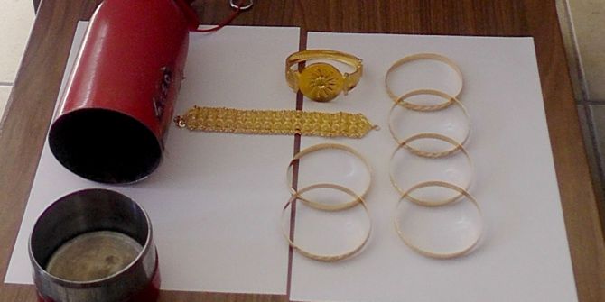 Kuyumculara Sahte Altın Satan Dolandırıcılar Gerçek Altınları İse Yangın Tüpüne Gizlemiş