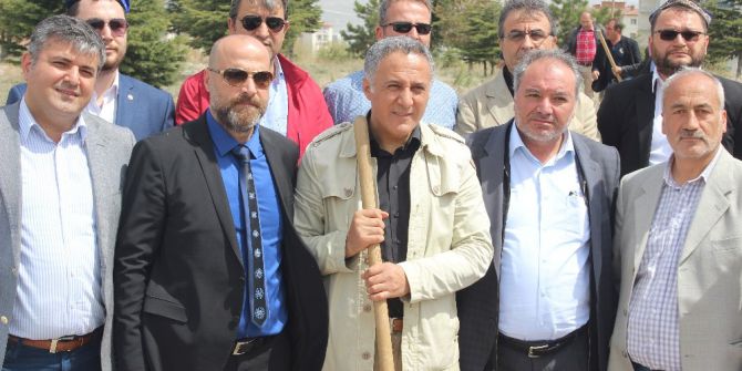 Tüm-iş Konfederasyonu İş Kazası Sonucu Ölen İşçinin Mezarını Ziyaret Etti