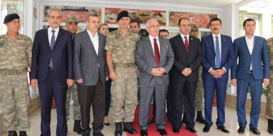 Tugay Komutanına Veda Ziyareti