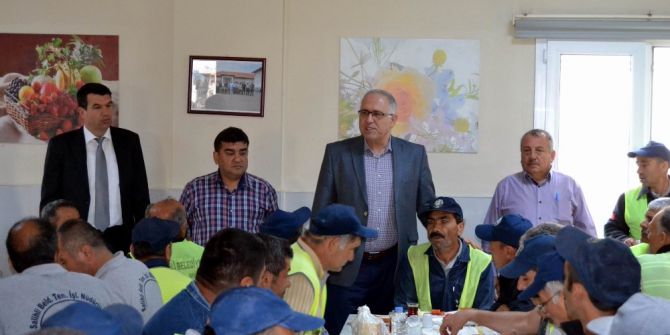 Salihli Belediyesinden İşçilere 1 Mayıs Kahvaltısı