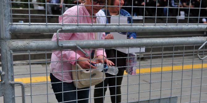 Çöp Diye Atılan Şişelerin Kapaklarını Umut Olmak İçin Topladılar