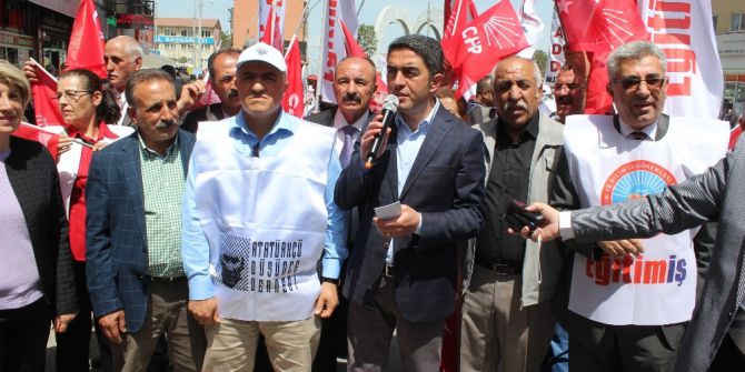 1 Mayıs İşçi Bayramı Malatya’da Halay Çekilerek Kutlandı