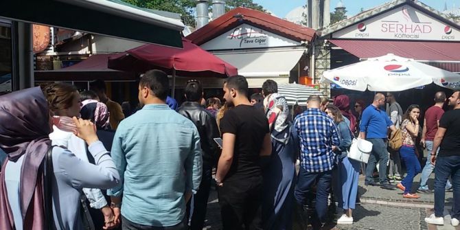 Sıcağın Altında Saatlerce Ciğer Beklediler