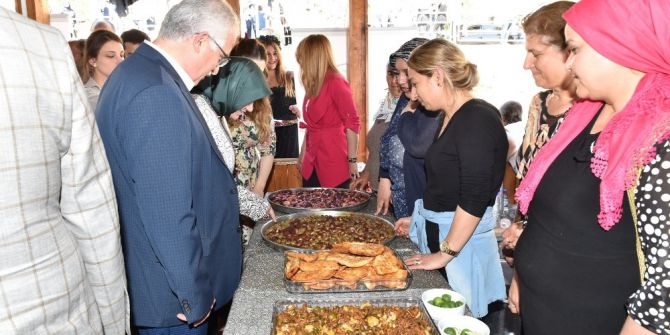 Vali Tuna Meyve Yemekleri Festivaline Katıldı