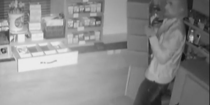 Bursa’da Şaşkın Ve Acemi Hırsızlar Kameraya Böyle Yakalandı...