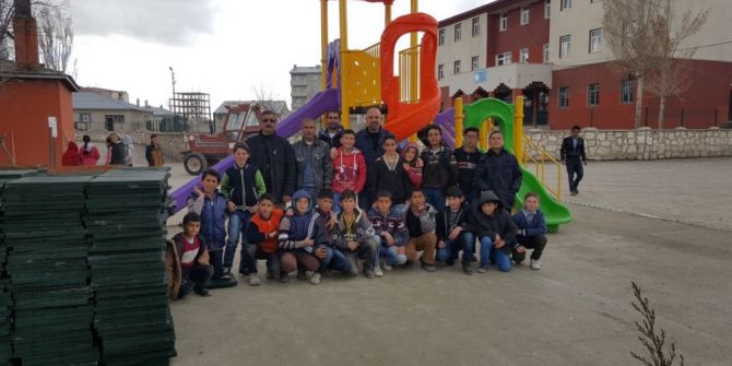 İzmit Belediyesi’nden Diyadin’e Oyun Grubu