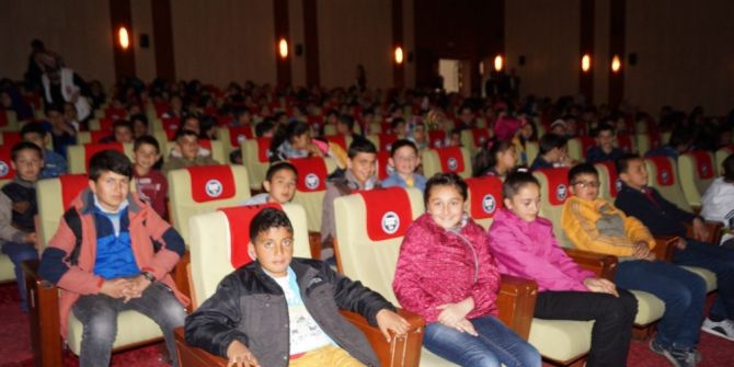 Minik Yürekler İlk Kez Tiyatro İle Buluştu