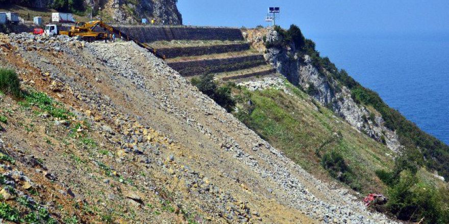 Hafriyat Kamyonu 30 Metreden Uçuruma Yuvarlandı