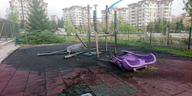 Vicdansızlar Çocukların Hayallerini Yaktılar