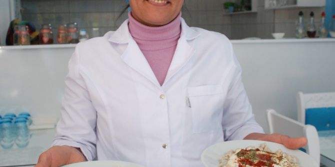 Köyünde İnek Sağıyor, Dükkanında Mantı Açıyor