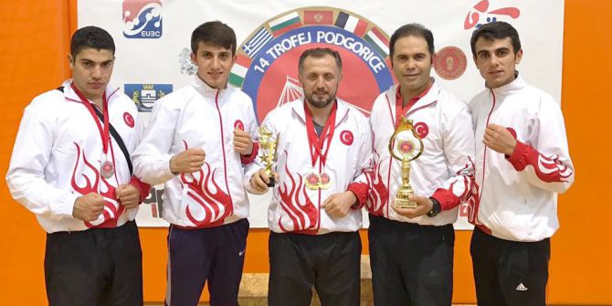 Genç Boksörlerden Karadağ’da 3 Madalya
