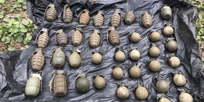 Bitlis’te 38 Adet El Bombası Ele Geçirildi