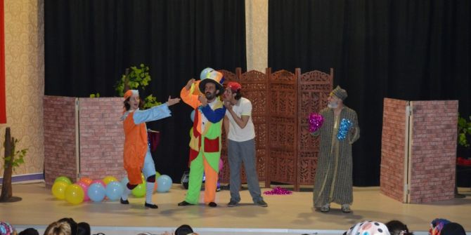 Kartepeli Çocuklar Tiyatroda