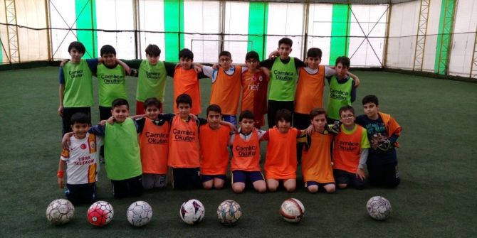 Öğrencilere Futbol Eğitimi