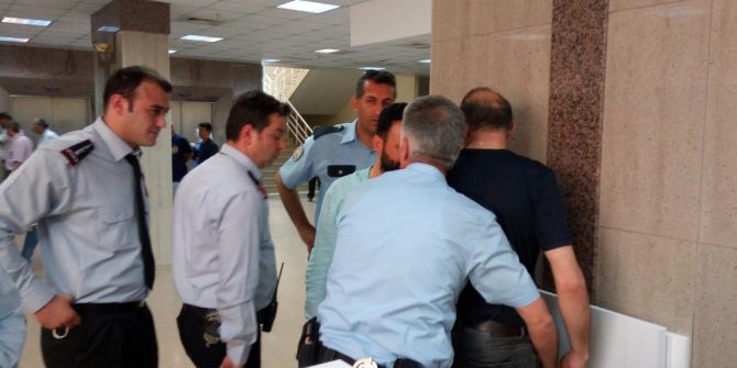 Yakalanacağını Anlayınca Çaldığı Telefonu Poşete Koyup Klozete Attı