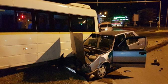 Manavgat’ta Trafik Kazası: 2 Yaralı