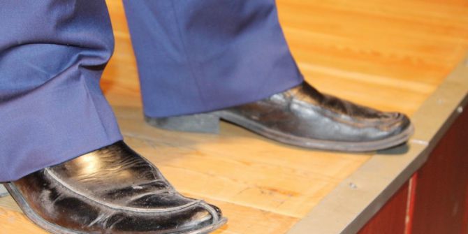 Oyuncu Yakup Yavru Sahneye İki Ayağında İki Farklı Ayakkabı İle Çıktı