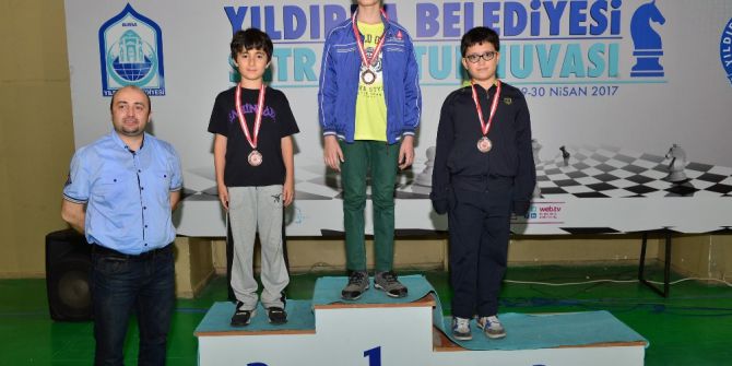 Satranç Turnuvasında Yıldırım Rüzgarı