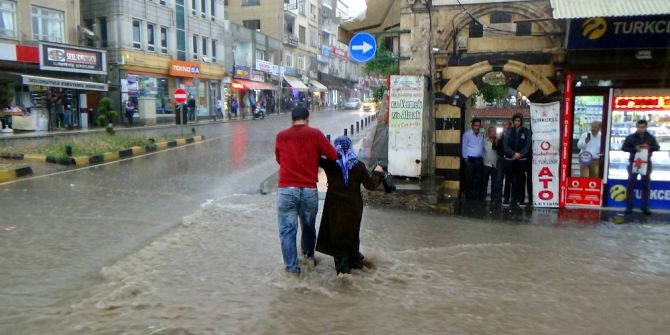 Kilis’te Sağanak Yağmur Sele Neden Oldu